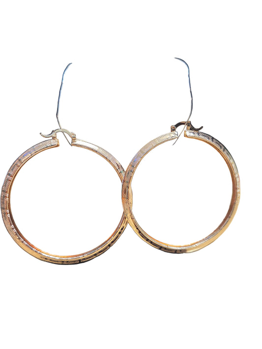 Modern & timeless design – perfect for day or night wear