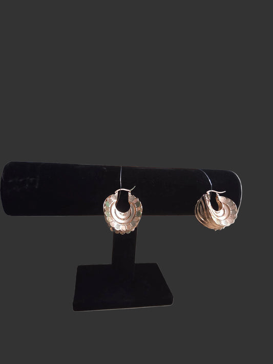 Modern & timeless design – perfect for day or night wear